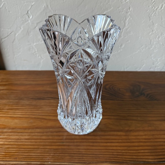 Vintage Pressed Glass Crystal Vase – Starburst & Fan Pattern - Picture 6 of 9
